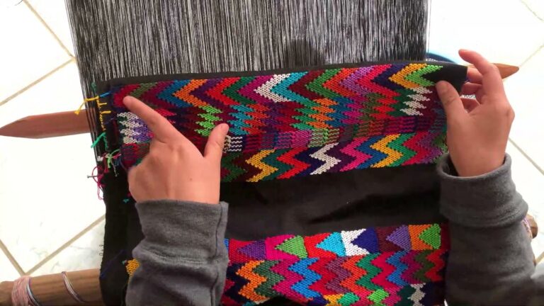 El arte de tejer a mano: Tradici&oacute;n en prendas de vestir