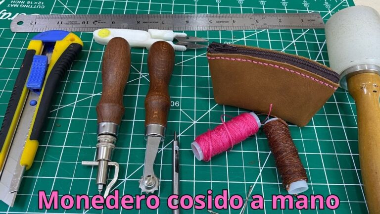 Monederos Artesanales: Elegancia en Detalles de Costura