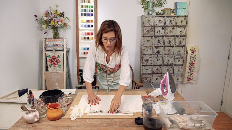 El Arte Textil en la Confecci&oacute;n de Ropa Tradicional