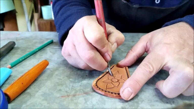 T&eacute;cnicas de Costura para Crear Llaveros Artesanales