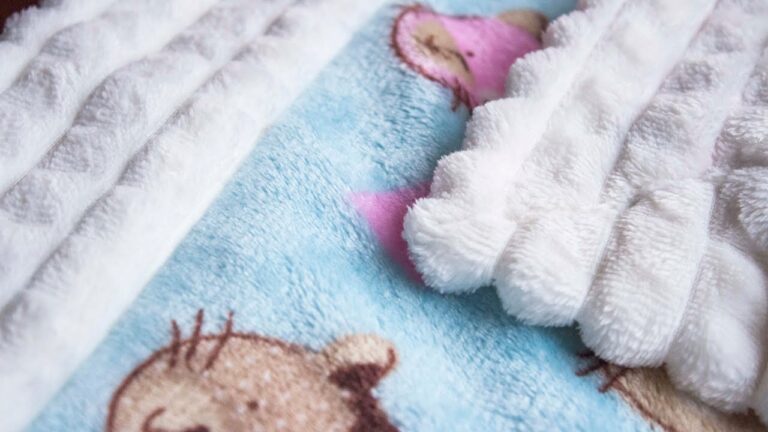 Abrigarse con Estilo: Ventajas de las Telas de Acr&iacute;lico para el Invierno