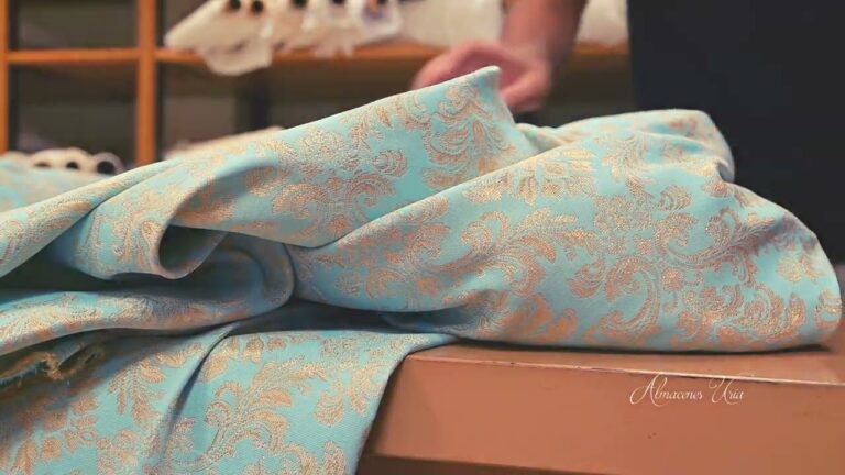 Elegancia Textil: Telas Sofisticadas con Brocado Floral