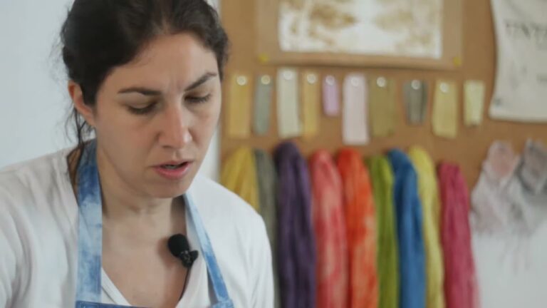 Ropa Tradicional: El Arte del Tintado Natural